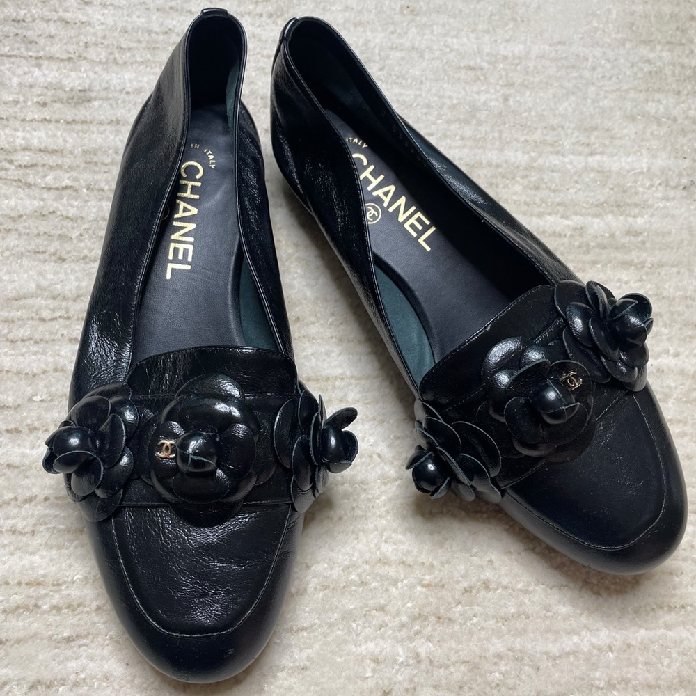 Black and gold Chanel mules. 100% Authentic. Interlocking CC logo.